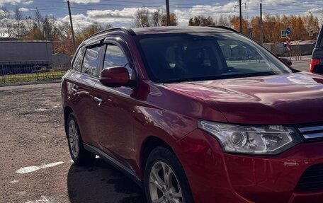 Mitsubishi Outlander III рестайлинг 3, 2013 год, 1 300 000 рублей, 2 фотография