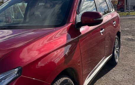 Mitsubishi Outlander III рестайлинг 3, 2013 год, 1 300 000 рублей, 4 фотография