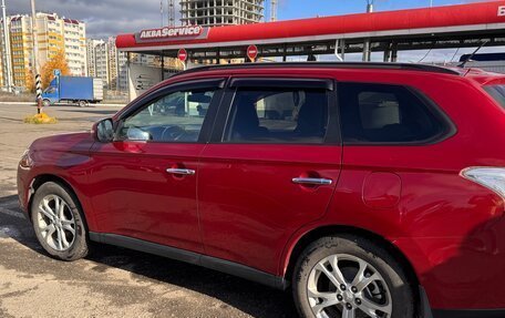 Mitsubishi Outlander III рестайлинг 3, 2013 год, 1 300 000 рублей, 7 фотография