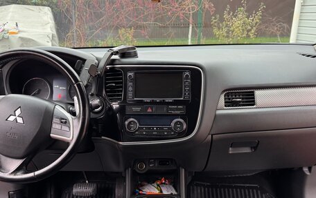 Mitsubishi Outlander III рестайлинг 3, 2013 год, 1 300 000 рублей, 11 фотография