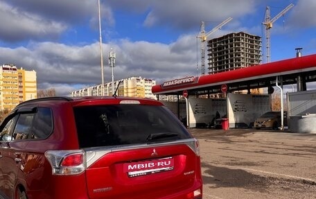 Mitsubishi Outlander III рестайлинг 3, 2013 год, 1 300 000 рублей, 6 фотография