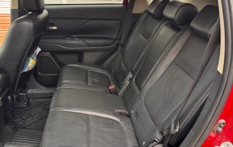 Mitsubishi Outlander III рестайлинг 3, 2013 год, 1 300 000 рублей, 16 фотография