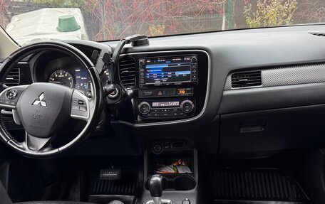 Mitsubishi Outlander III рестайлинг 3, 2013 год, 1 300 000 рублей, 13 фотография
