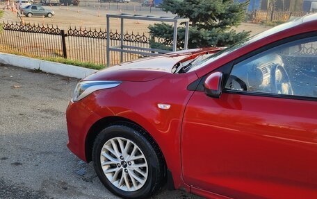 KIA Rio IV, 2018 год, 1 100 000 рублей, 3 фотография