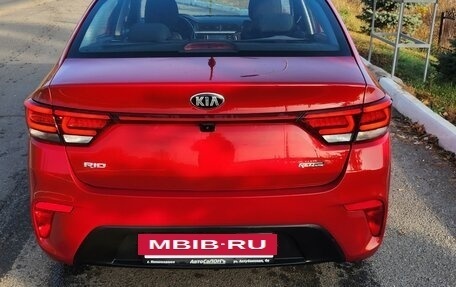 KIA Rio IV, 2018 год, 1 100 000 рублей, 2 фотография