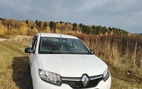 Renault Logan II, 2015 год, 680 000 рублей, 1 фотография