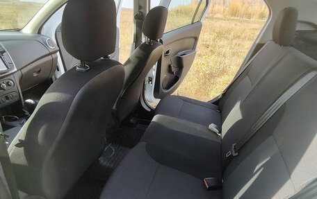 Renault Logan II, 2015 год, 680 000 рублей, 7 фотография