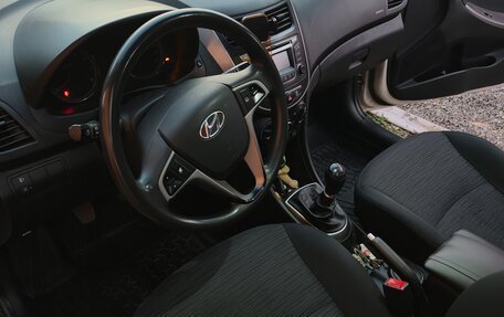 Hyundai Solaris II рестайлинг, 2015 год, 950 000 рублей, 7 фотография