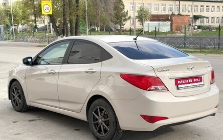 Hyundai Solaris II рестайлинг, 2015 год, 950 000 рублей, 2 фотография