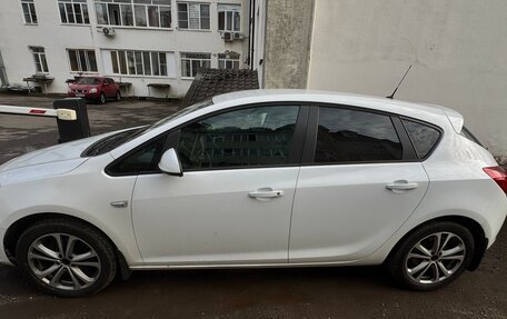 Opel Astra J, 2011 год, 560 000 рублей, 2 фотография