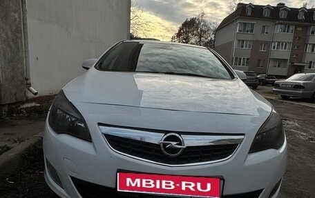Opel Astra J, 2011 год, 560 000 рублей, 1 фотография