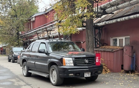 Cadillac Escalade II, 2003 год, 1 700 000 рублей, 2 фотография