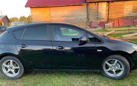 Opel Astra J, 2010 год, 600 000 рублей, 3 фотография