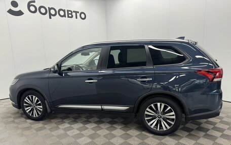 Mitsubishi Outlander III рестайлинг 3, 2021 год, 2 390 000 рублей, 9 фотография