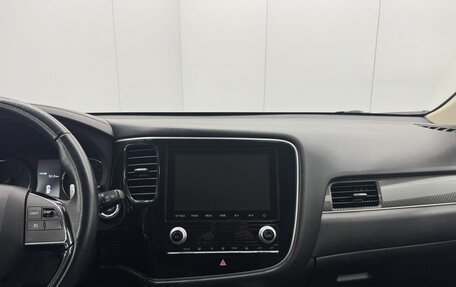 Mitsubishi Outlander III рестайлинг 3, 2021 год, 2 390 000 рублей, 13 фотография