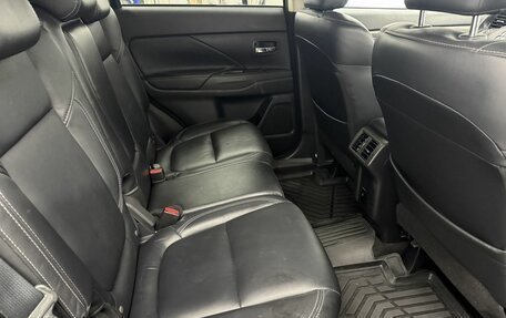 Mitsubishi Outlander III рестайлинг 3, 2021 год, 2 390 000 рублей, 15 фотография