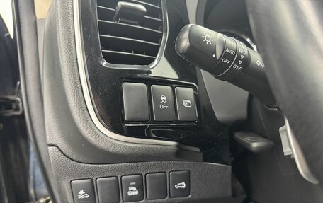 Mitsubishi Outlander III рестайлинг 3, 2021 год, 2 390 000 рублей, 17 фотография
