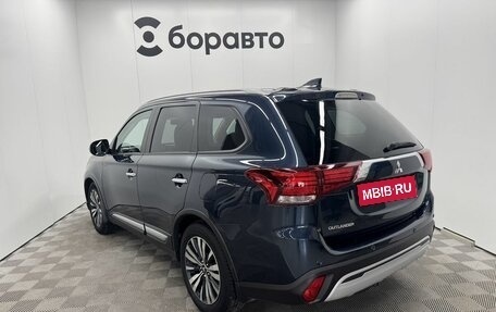 Mitsubishi Outlander III рестайлинг 3, 2021 год, 2 390 000 рублей, 6 фотография