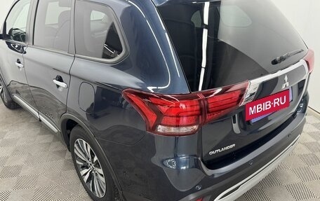 Mitsubishi Outlander III рестайлинг 3, 2021 год, 2 390 000 рублей, 8 фотография