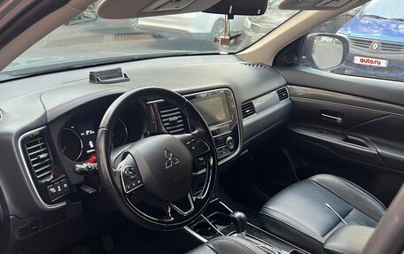 Mitsubishi Outlander III рестайлинг 3, 2019 год, 1 800 000 рублей, 4 фотография