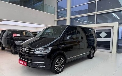 Volkswagen Multivan T6 рестайлинг, 2019 год, 8 100 000 рублей, 1 фотография