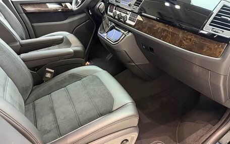 Volkswagen Multivan T6 рестайлинг, 2019 год, 8 100 000 рублей, 13 фотография