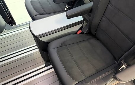 Volkswagen Multivan T6 рестайлинг, 2019 год, 8 100 000 рублей, 17 фотография