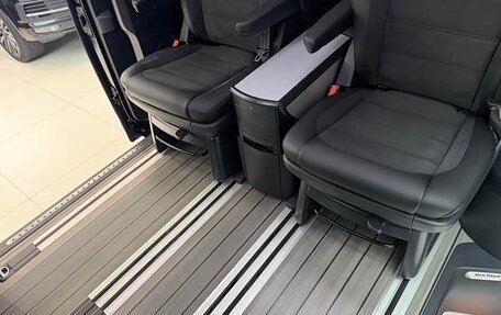Volkswagen Multivan T6 рестайлинг, 2019 год, 8 100 000 рублей, 15 фотография
