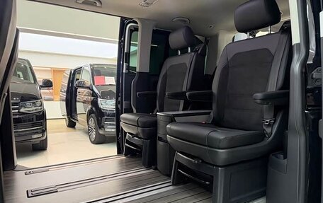 Volkswagen Multivan T6 рестайлинг, 2019 год, 8 100 000 рублей, 20 фотография