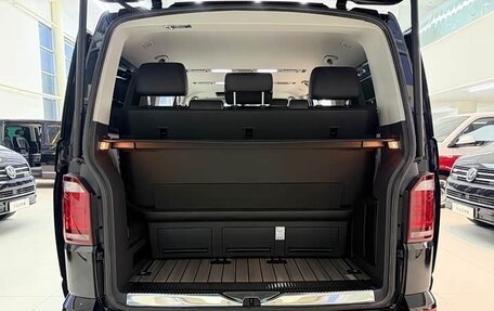 Volkswagen Multivan T6 рестайлинг, 2019 год, 8 100 000 рублей, 22 фотография