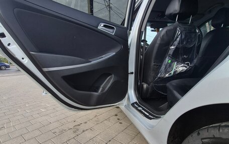 Hyundai Solaris II рестайлинг, 2015 год, 1 250 000 рублей, 16 фотография