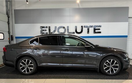 Volkswagen Passat B8 рестайлинг, 2021 год, 2 449 000 рублей, 3 фотография