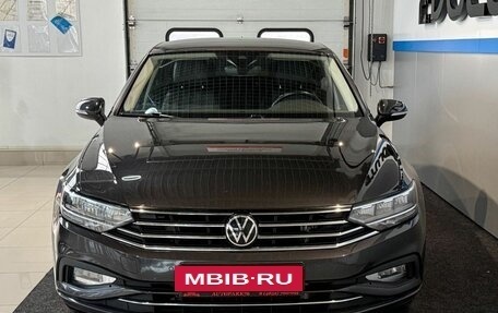 Volkswagen Passat B8 рестайлинг, 2021 год, 2 449 000 рублей, 2 фотография