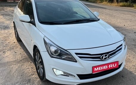 Hyundai Solaris II рестайлинг, 2015 год, 1 050 000 рублей, 1 фотография