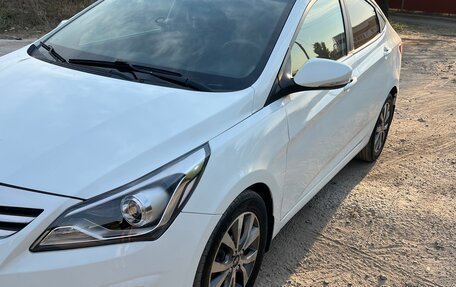 Hyundai Solaris II рестайлинг, 2015 год, 1 050 000 рублей, 3 фотография