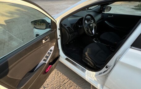 Hyundai Solaris II рестайлинг, 2015 год, 1 050 000 рублей, 9 фотография