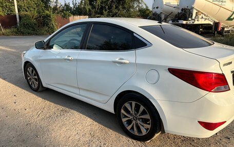Hyundai Solaris II рестайлинг, 2015 год, 1 050 000 рублей, 4 фотография