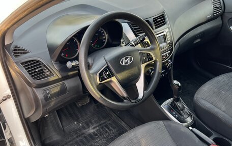 Hyundai Solaris II рестайлинг, 2015 год, 1 050 000 рублей, 10 фотография