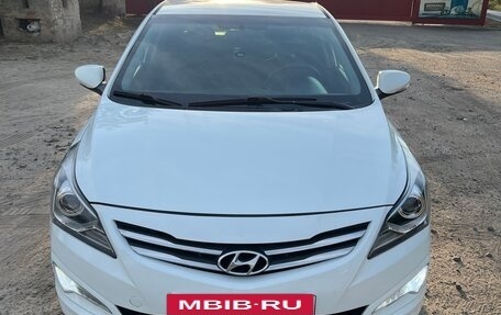 Hyundai Solaris II рестайлинг, 2015 год, 1 050 000 рублей, 2 фотография