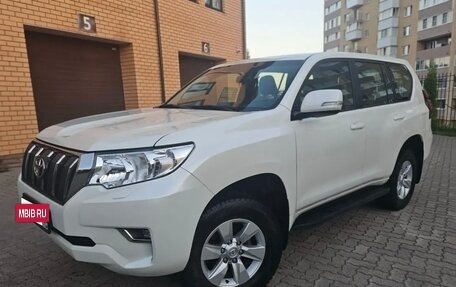 Toyota Land Cruiser Prado 150 рестайлинг, 2020 год, 5 700 000 рублей, 3 фотография