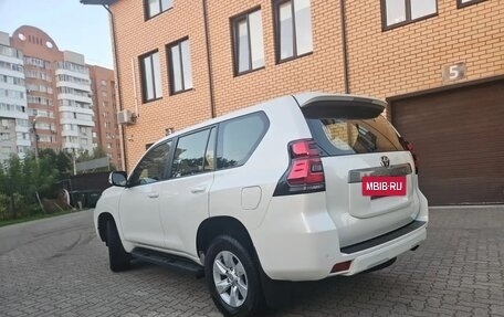 Toyota Land Cruiser Prado 150 рестайлинг, 2020 год, 5 700 000 рублей, 5 фотография