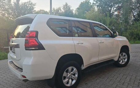 Toyota Land Cruiser Prado 150 рестайлинг, 2020 год, 5 700 000 рублей, 8 фотография