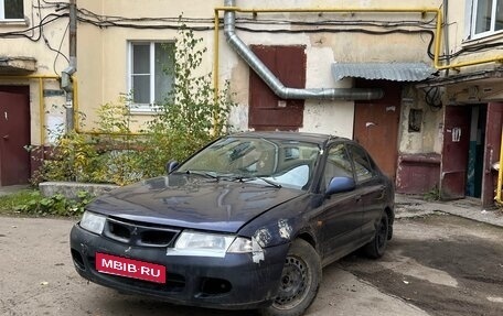 Mitsubishi Carisma I, 1997 год, 60 000 рублей, 1 фотография