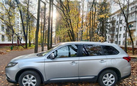 Mitsubishi Outlander III рестайлинг 3, 2017 год, 1 670 000 рублей, 2 фотография