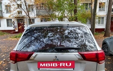 Mitsubishi Outlander III рестайлинг 3, 2017 год, 1 670 000 рублей, 4 фотография