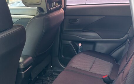 Mitsubishi Outlander III рестайлинг 3, 2017 год, 1 670 000 рублей, 9 фотография