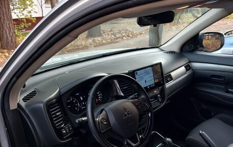 Mitsubishi Outlander III рестайлинг 3, 2017 год, 1 670 000 рублей, 6 фотография