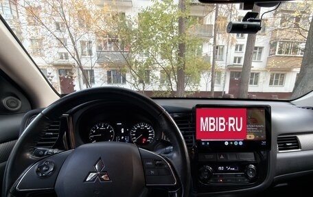 Mitsubishi Outlander III рестайлинг 3, 2017 год, 1 670 000 рублей, 7 фотография