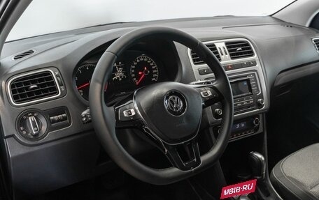 Volkswagen Polo VI (EU Market), 2017 год, 1 128 600 рублей, 5 фотография