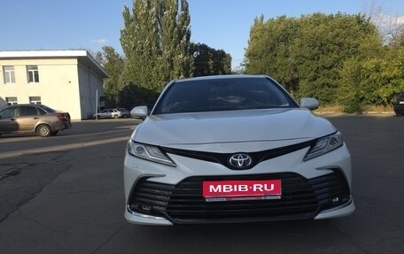 Toyota Camry, 2021 год, 3 060 000 рублей, 1 фотография
